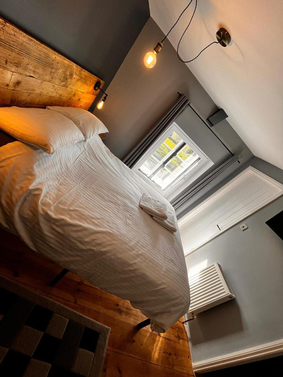 Old Manor House Bed & Breakfast Axbridge ภายนอก รูปภาพ