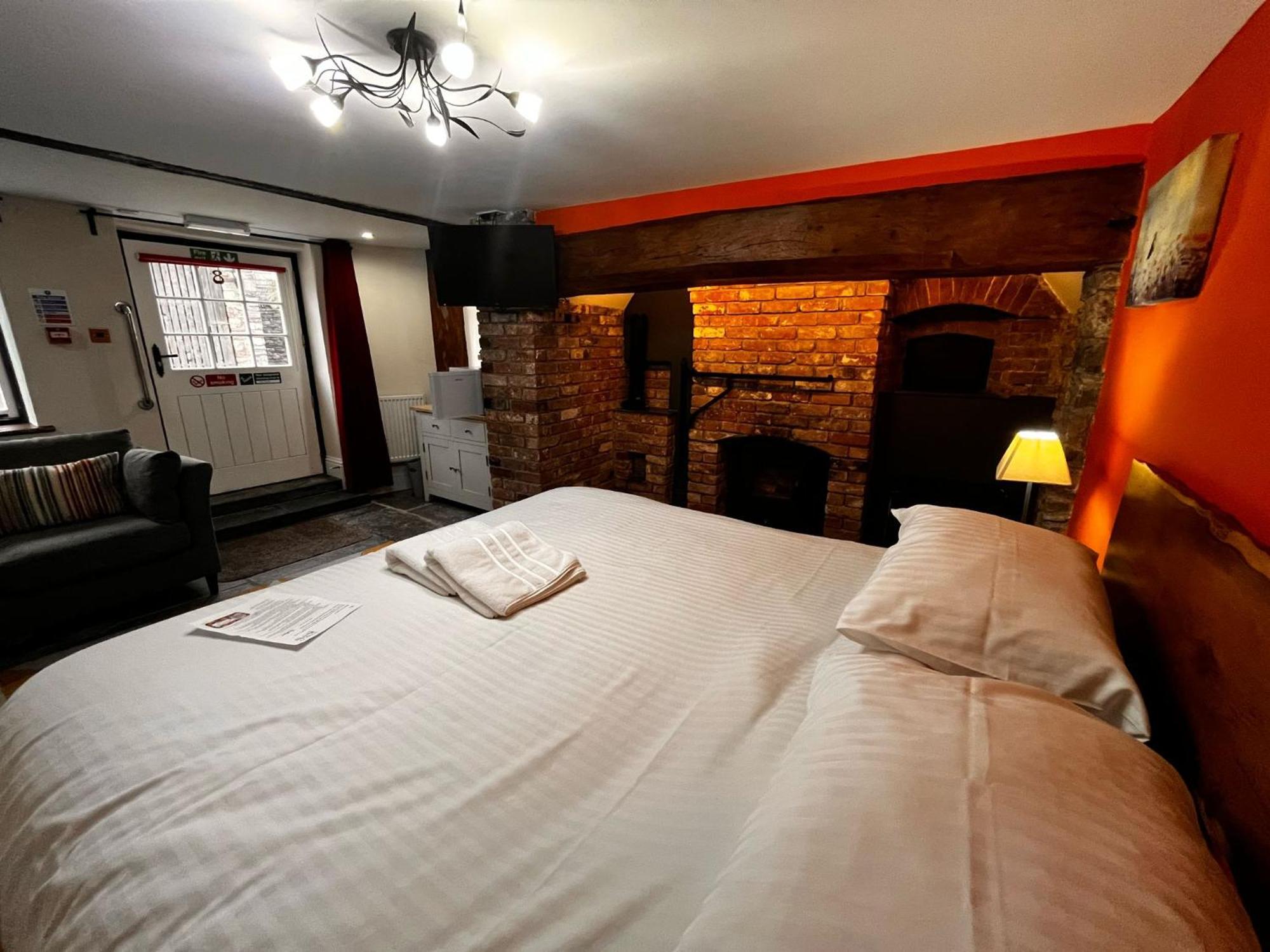 Old Manor House Bed & Breakfast Axbridge ภายนอก รูปภาพ
