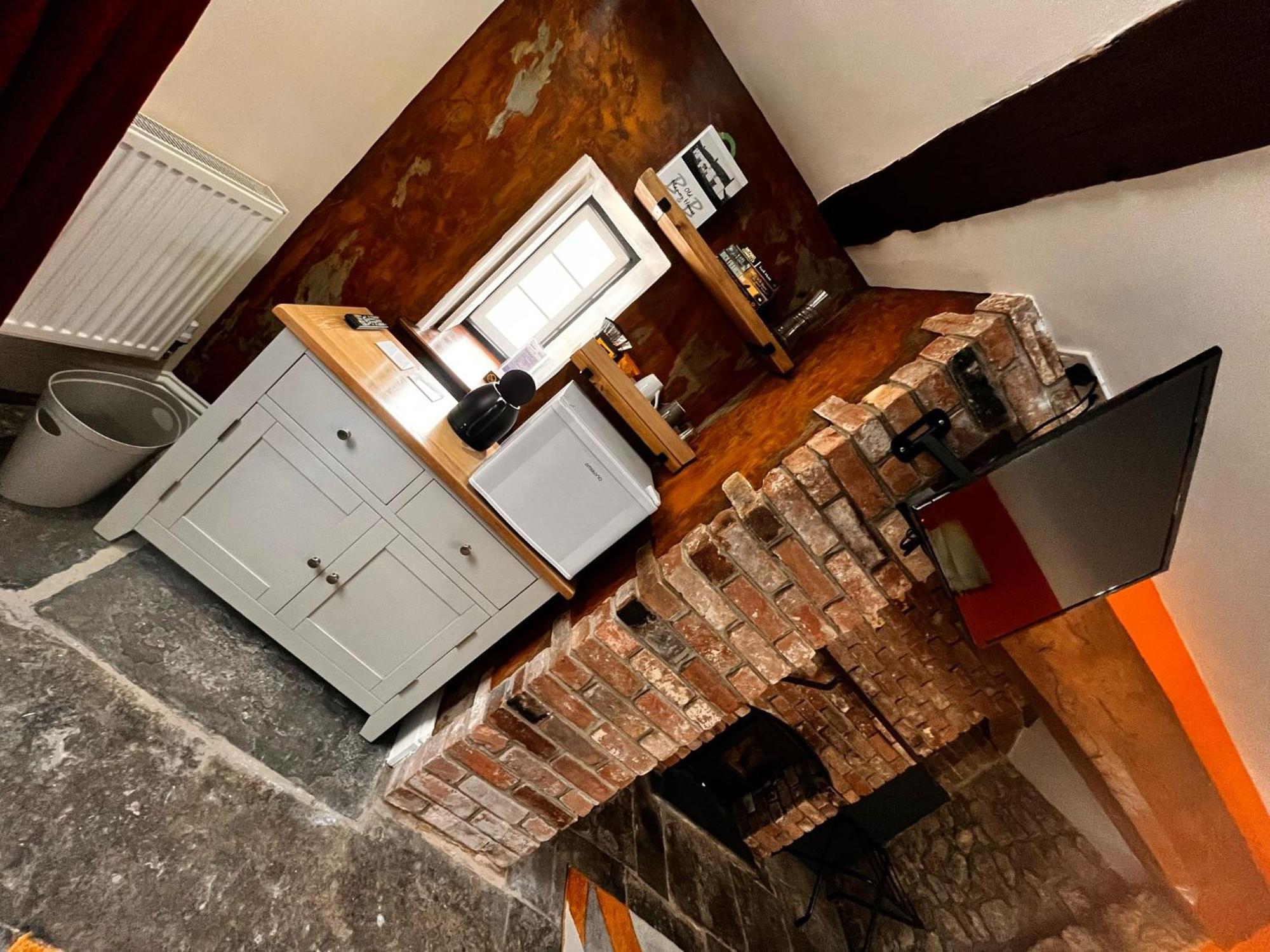 Old Manor House Bed & Breakfast Axbridge ภายนอก รูปภาพ
