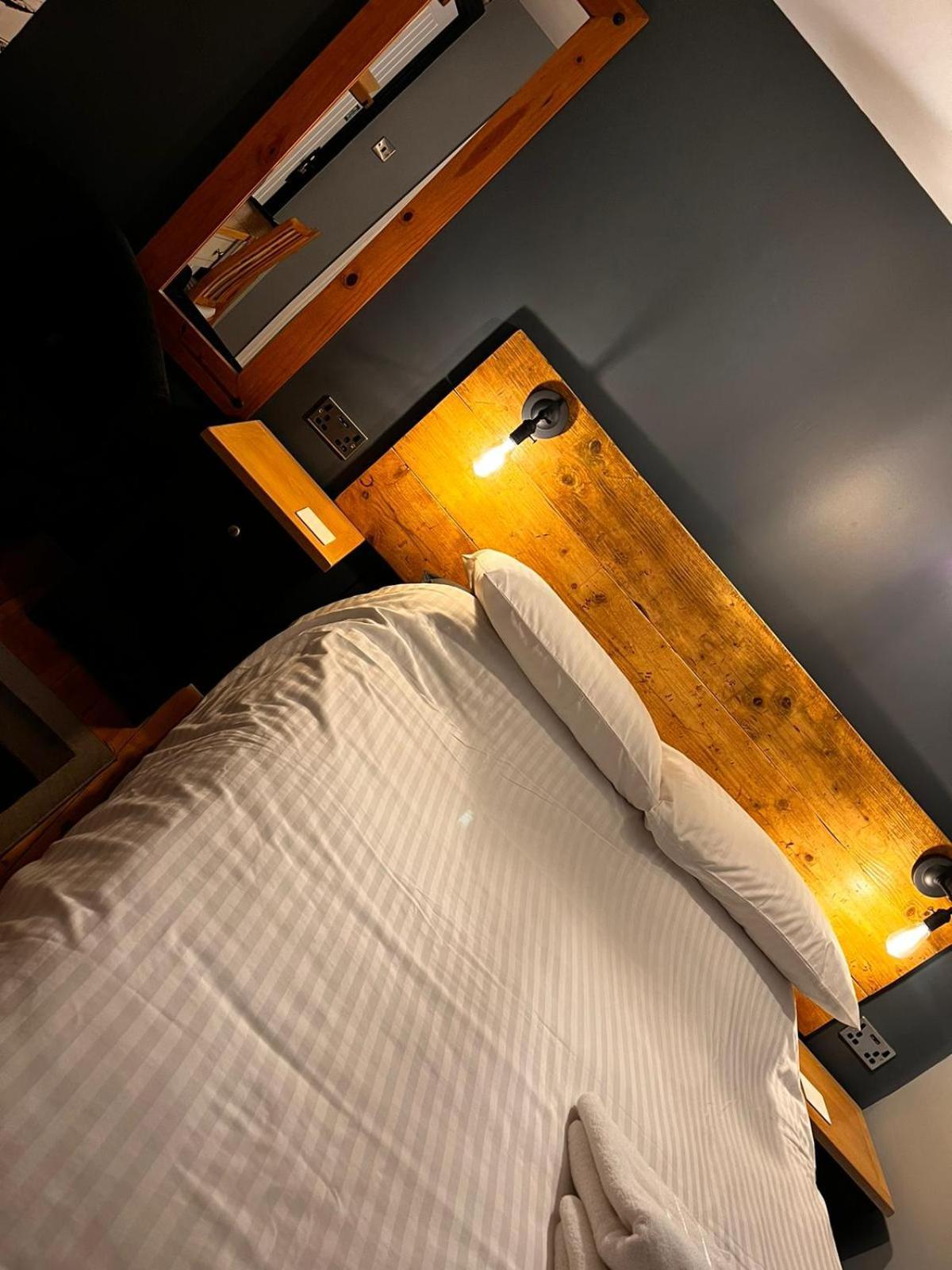 Old Manor House Bed & Breakfast Axbridge ภายนอก รูปภาพ