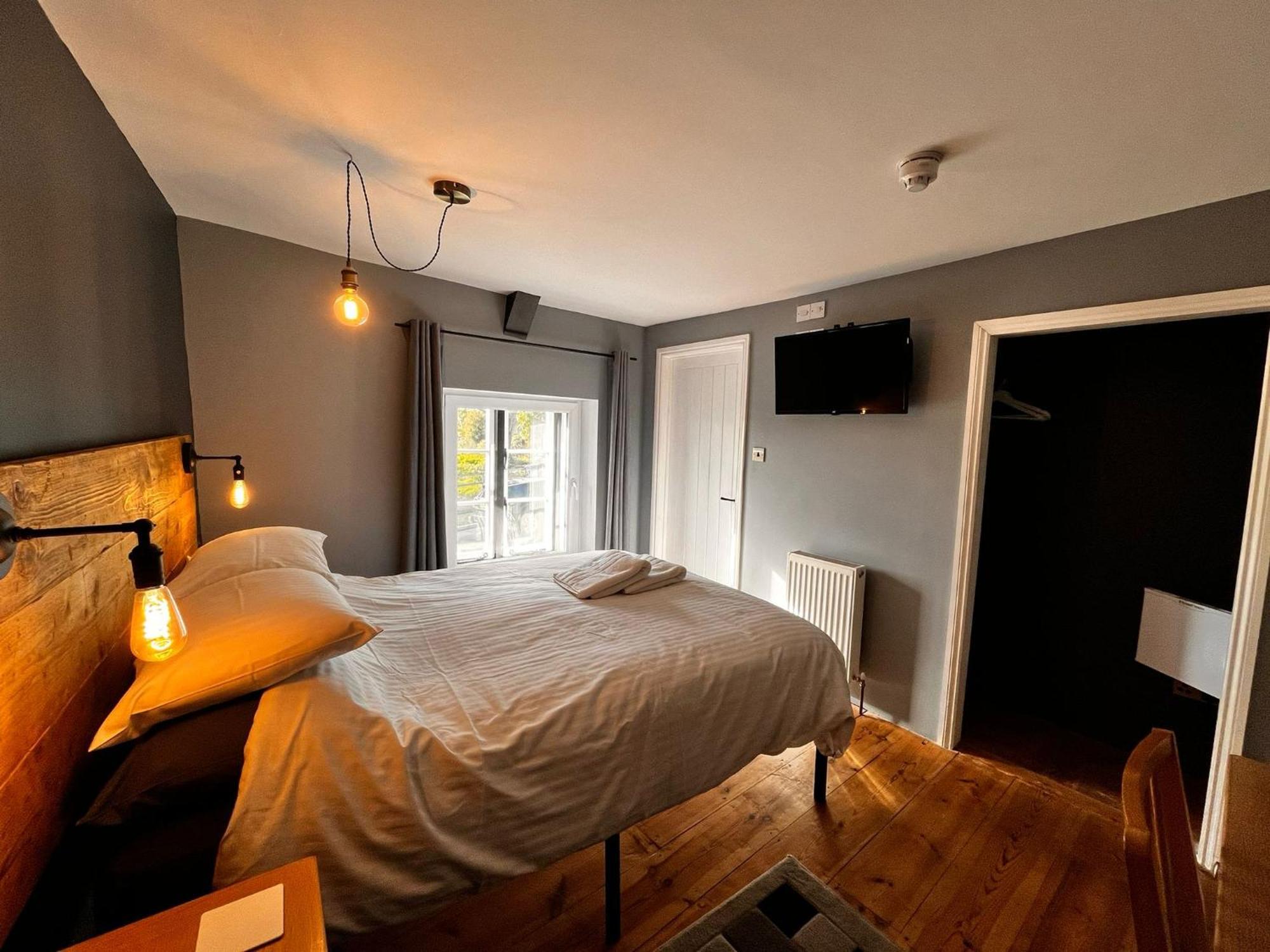 Old Manor House Bed & Breakfast Axbridge ภายนอก รูปภาพ