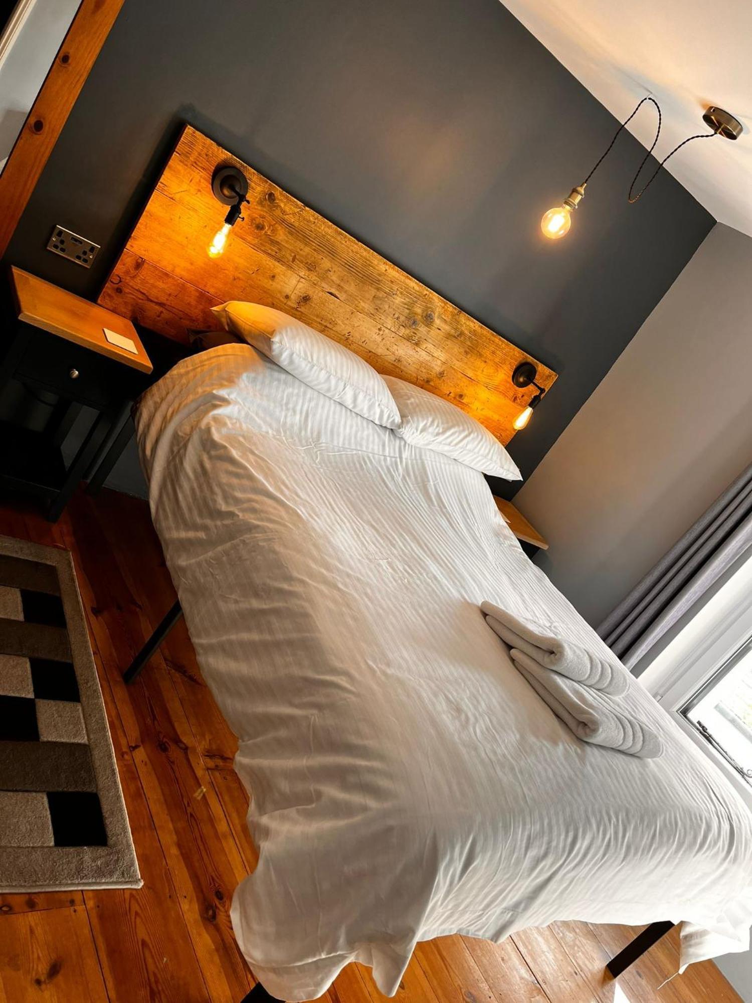 Old Manor House Bed & Breakfast Axbridge ภายนอก รูปภาพ