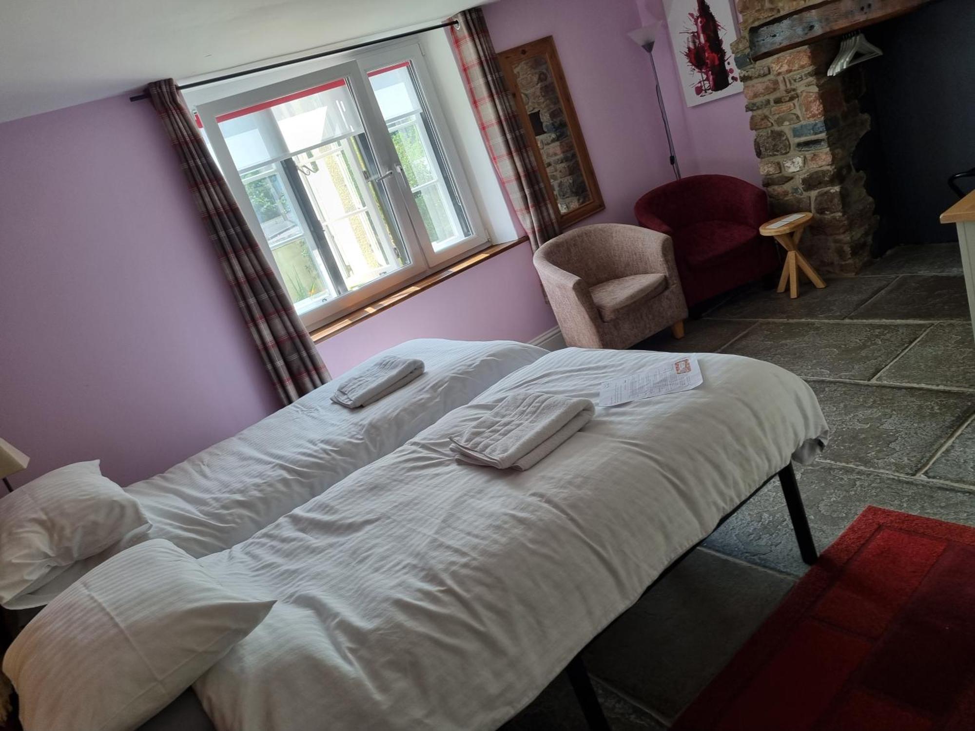 Old Manor House Bed & Breakfast Axbridge ภายนอก รูปภาพ