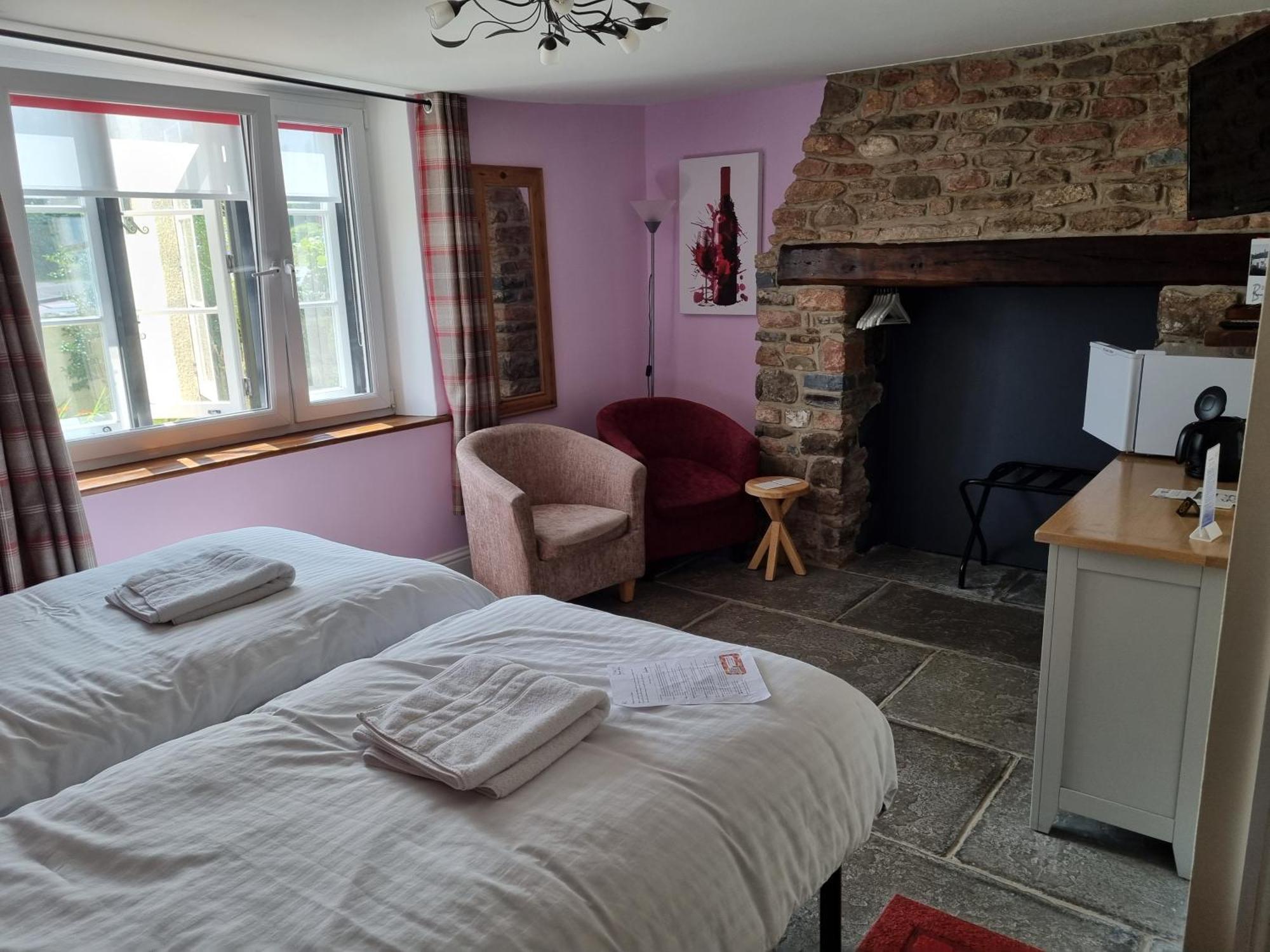 Old Manor House Bed & Breakfast Axbridge ภายนอก รูปภาพ